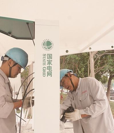 寶應(yīng)首家電動(dòng)車充電站投入使用，充電樁車棚市場(chǎng)或?qū)⒖焖籴绕? class=